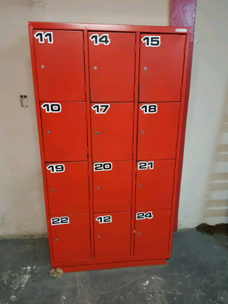 Lockers 2 modulos de 12 gabinetes