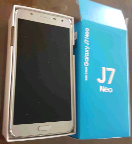 Samsung j7 neo libre