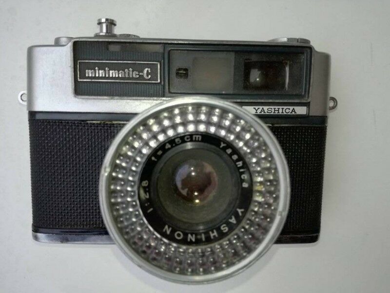 Se vende camara de fotos antigua YASHICA MINIMATIC - C