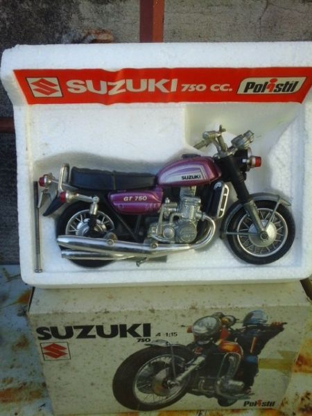 antigua moto de juguete suzuki 750cc