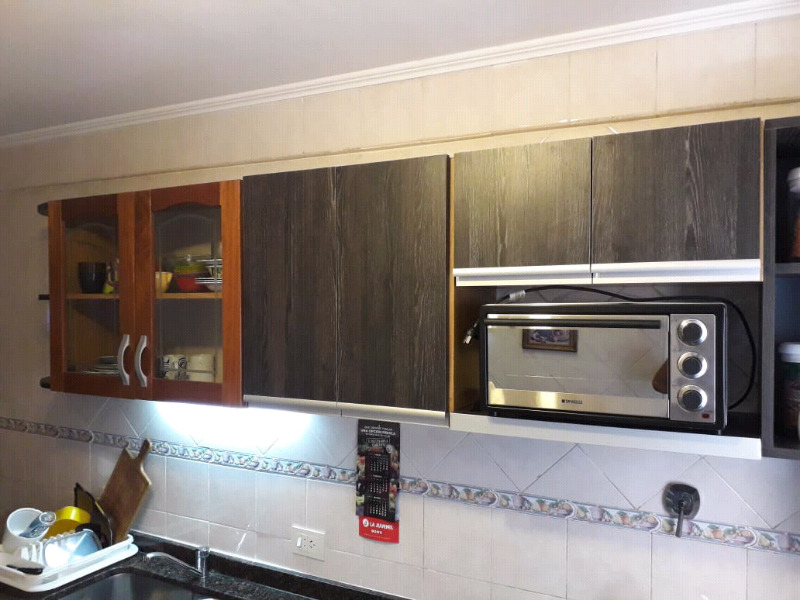 Alacena muebles de cocina con estantes grandes madera oscura