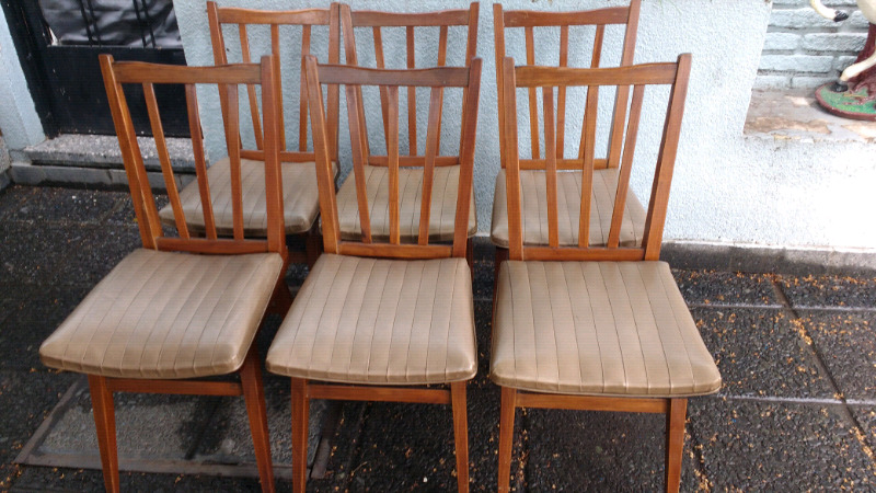 Antiguas sillas de estilo