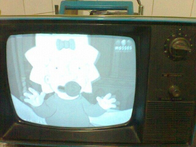 TELEVISOR HITACHI 14 PULG. BLANCO Y NEGRO FUNCIONANDO