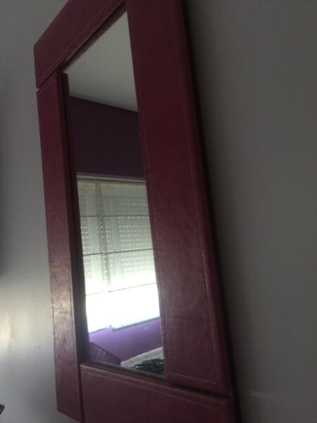 espejo rosa de cuerina para colgar