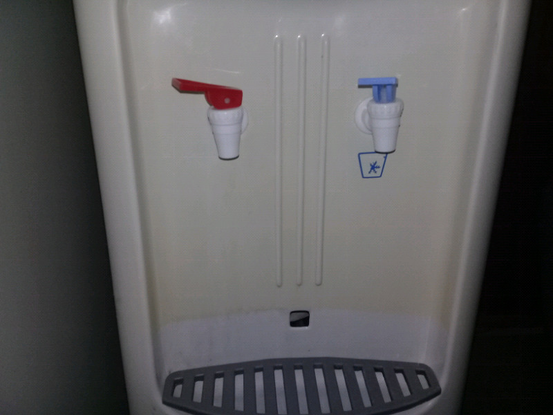 Dispenser de agua frio-calor $,-