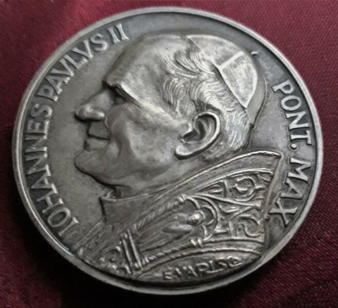 Medalla Johannes Pavlus II En Reverso Roma Plaza San Pedro