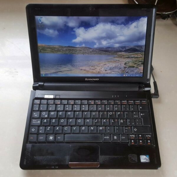 Netbook Lenovo IdeaPad S10-3C con detalles