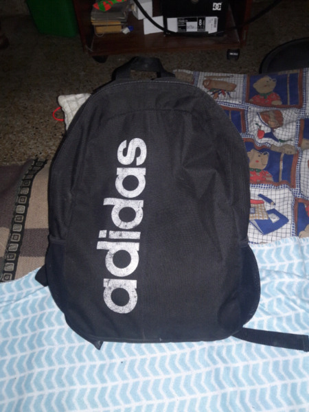 VENDO MOCHILA ADIDAS