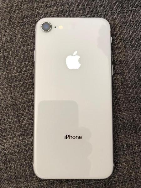 iPhone 8 64gb blanco con accesorios incluidos excelente