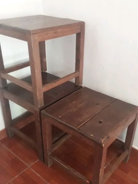 3 banquetas de madera