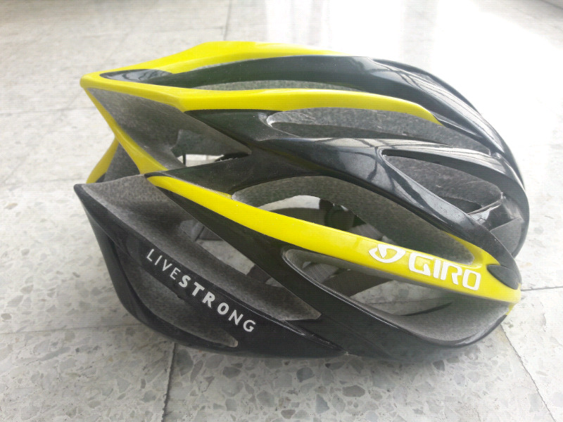 Casco ciclismo "GIRO Livestrong" para ruta.