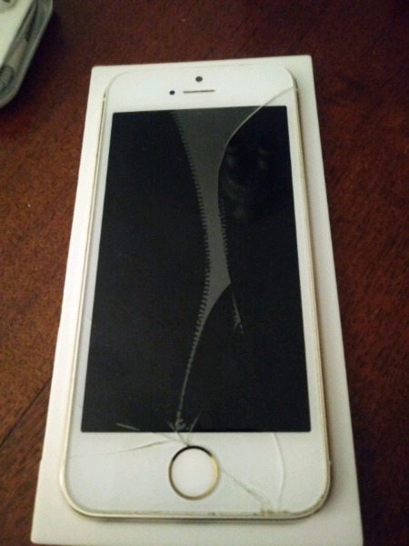 Iphone 5s. Blanco y dorado de 16Gb Liberado