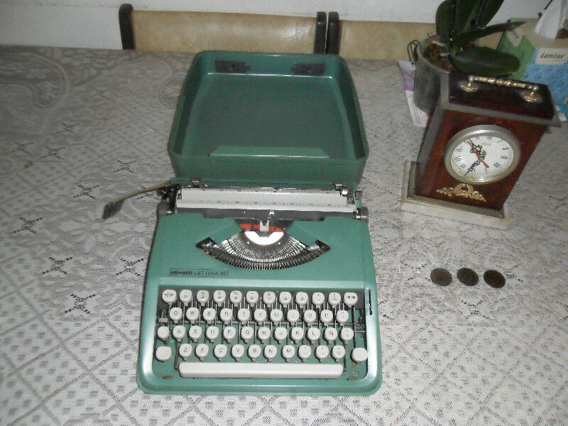 Maquina de escribir Olivetti Lettera 82 como nueva liquido