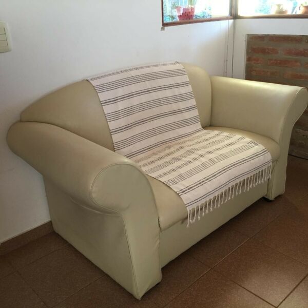 Sillón beige cuerina