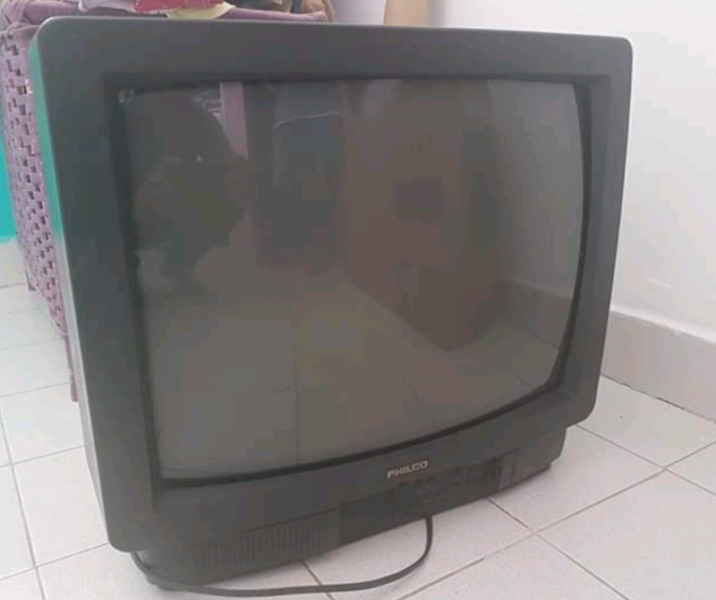 TV Philco 21" con soporte