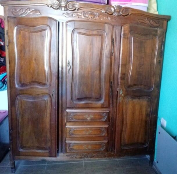 VENDO ROPERO PROVENSAL DE 3 PUERTAS