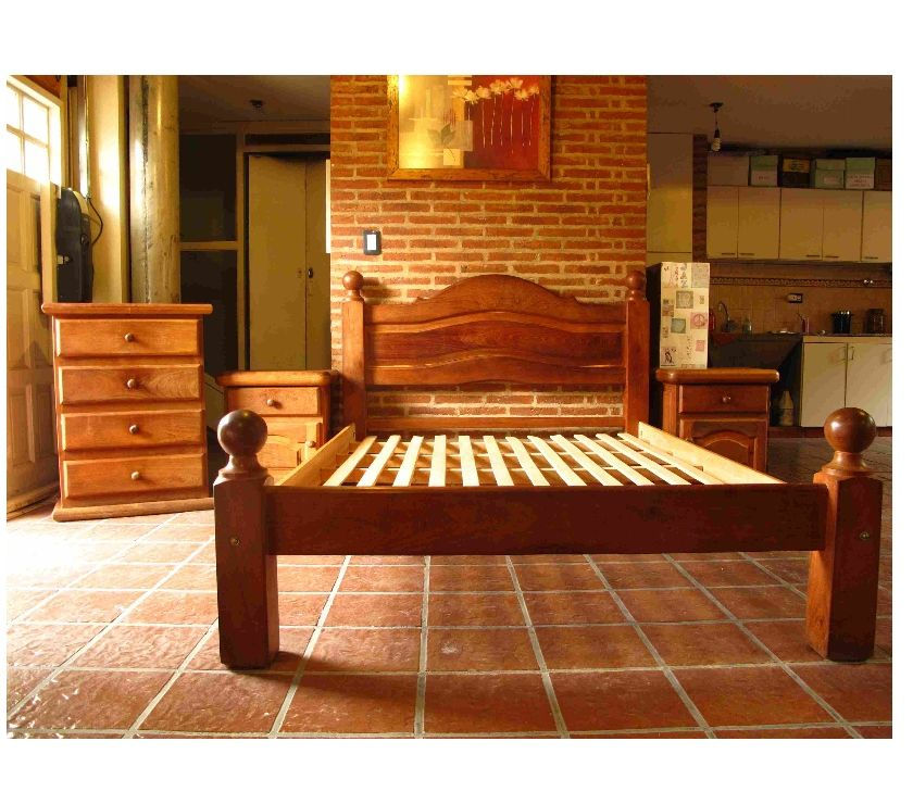 Vendo Juego de Dormitorio 100% en Algarrobo Macizo.