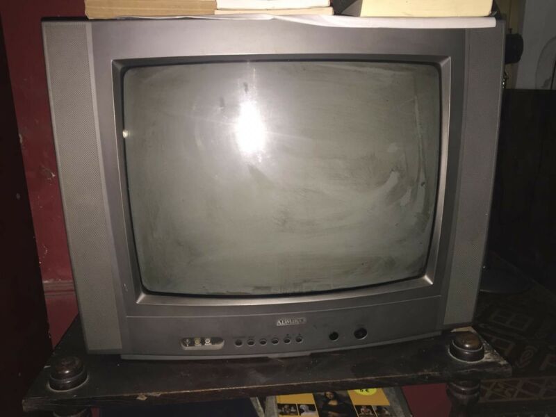Vendo televisores en buen estado funcionando sin controles