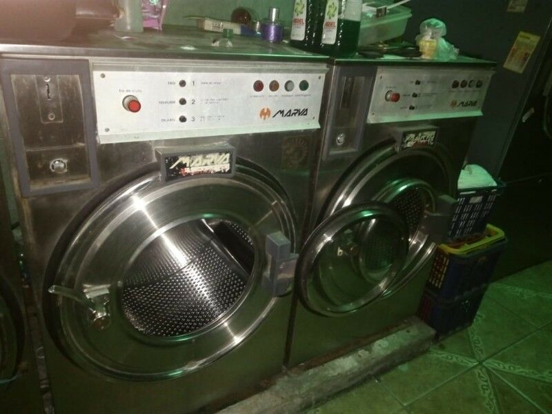 4 Lavadoras y 4 secadores para lavadero