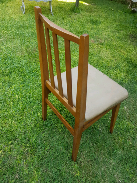 Antigua silla de madera