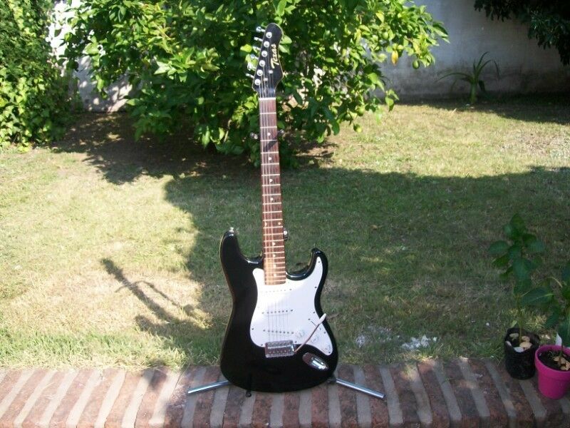 Guitarra Electrica Stratocaster Texas color negro + funda +