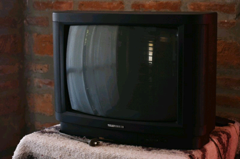 Televisor a color TELEFUNKEN 21"