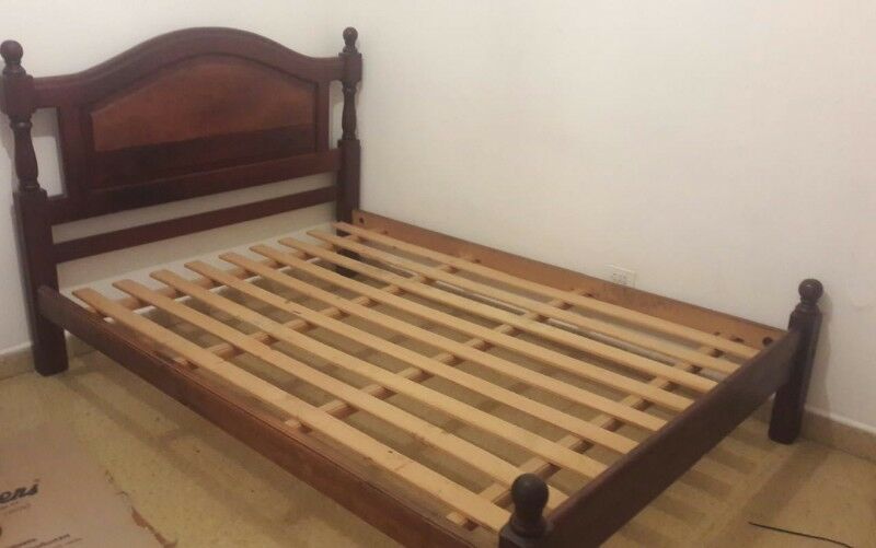 Vendo urgente cama de dos plazas