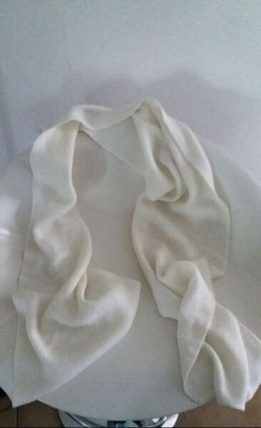 Bufanda de hilo fino blanca