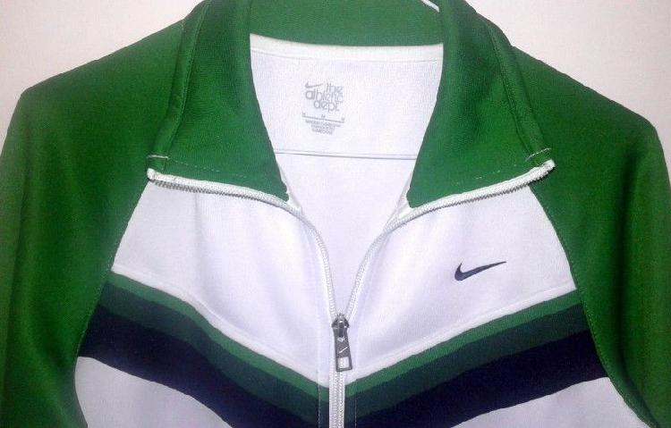 CAMPERA DE MUJER. MARCA NIKE.