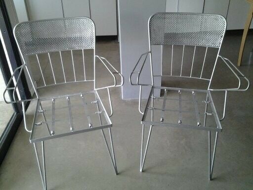 Dos sillones de hierro en perfecto estado. Antiguos.