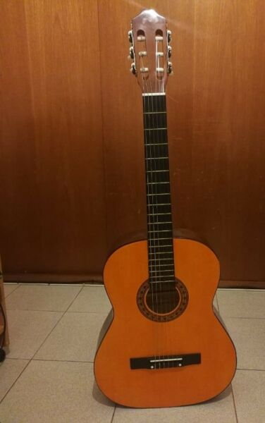 Guitarra Criolla y su funda de regalo