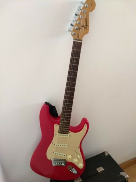 Guitarra Electrica Stratocaster Amplificador 25w