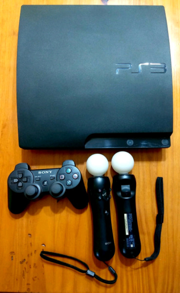 Play Station 3 + joystick + 2 kit move + 2 juegos + cables