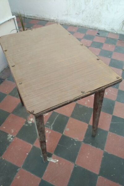 Mesa chica de madera