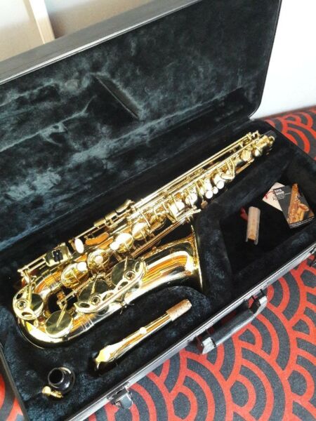 Saxofón Alto Knigth
