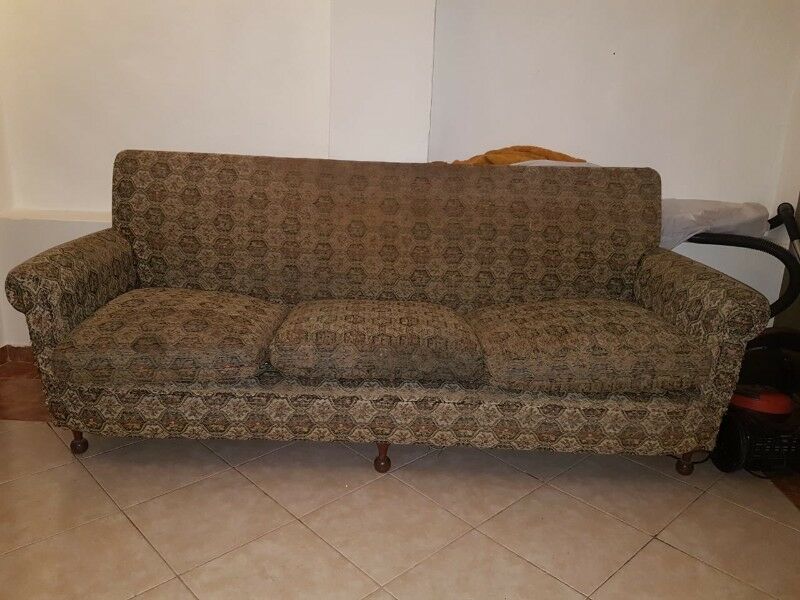 VENDO SILLON DE TRES PLAZAS, MUY COMODO, IDEAL PARA