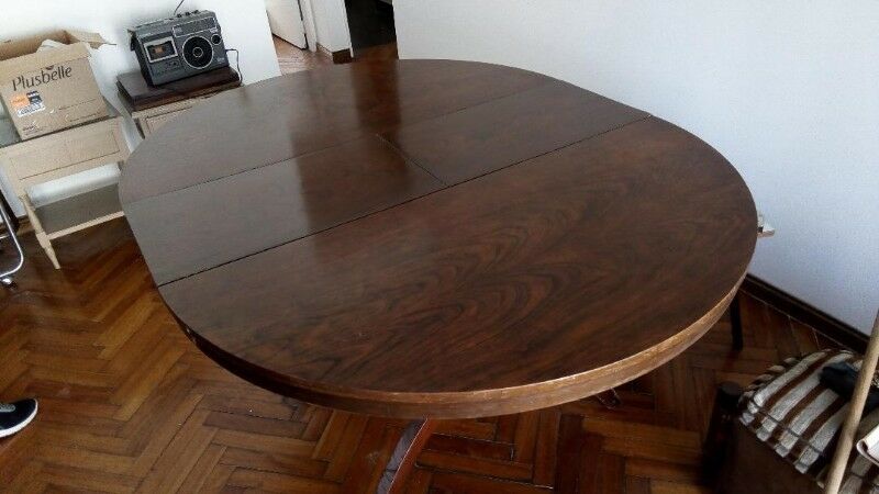 vendo mesa de madera redonda extensible