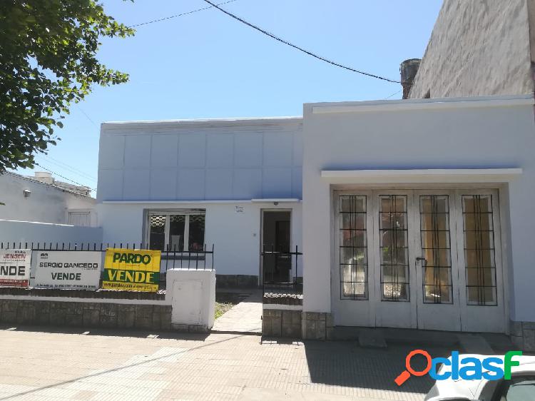 CASA SOBRE AVENIDA IDEAL PARA REMODELAR