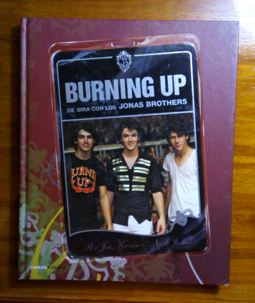 Libro "Burning Up: de gira con los Jonas Brothers"