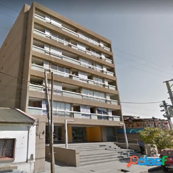 Monoambiente en alquiler frente a plaza Alvarado