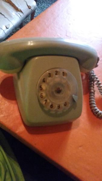 Teléfono antiguo Siemens para decoracion