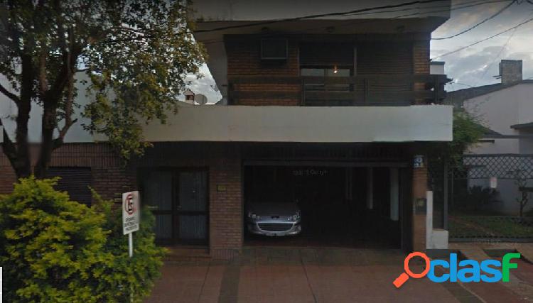 VENDE AMPLIO TERRENO CÉNTRICO CON CASA Y CONSULTORIOS
