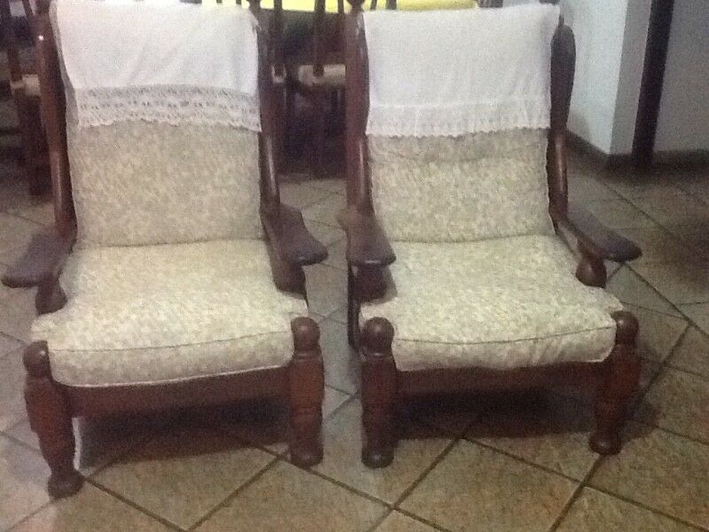 2 sillones de algarrobo usados