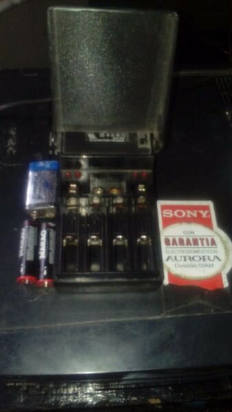 Cargador de pilas y bateria 9v $600