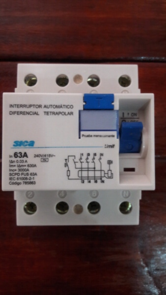 Disyuntor tetrapolar de63