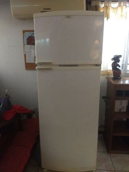 Heladera con Freezer Whirpool 450 litros