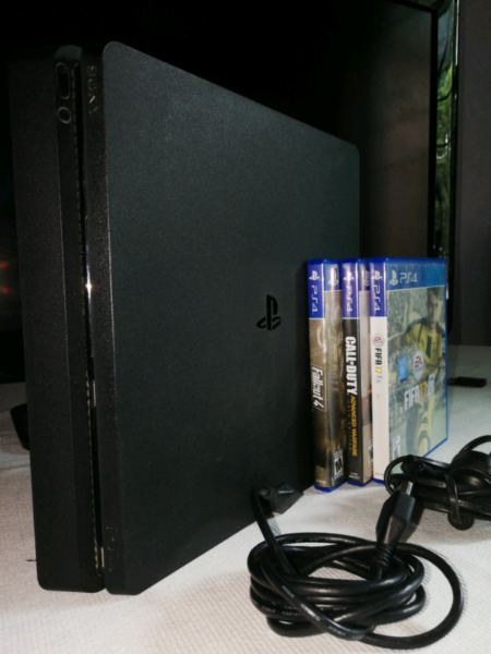Playstation 4 SLIM + 3 juegos, Perfecto Estado, Sin Joystick