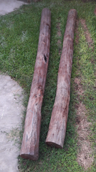 Postes de madera muy dura dos unidades