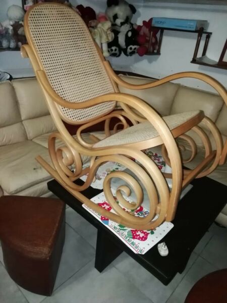 Silla mecedora thonet impecable