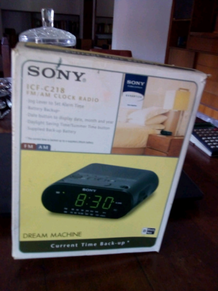 Vendo radio despertador Sony fm/am,en caja sin abrir